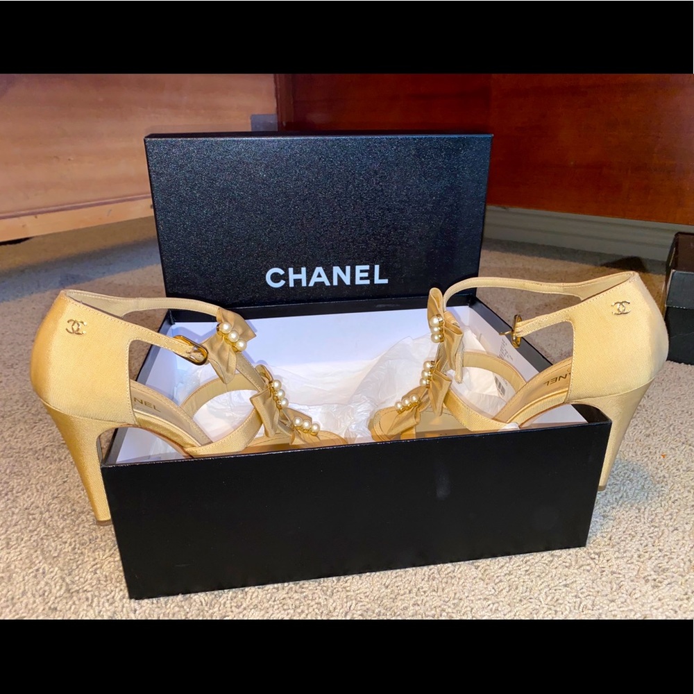 Chanel 16s G31774XO5912 Beige